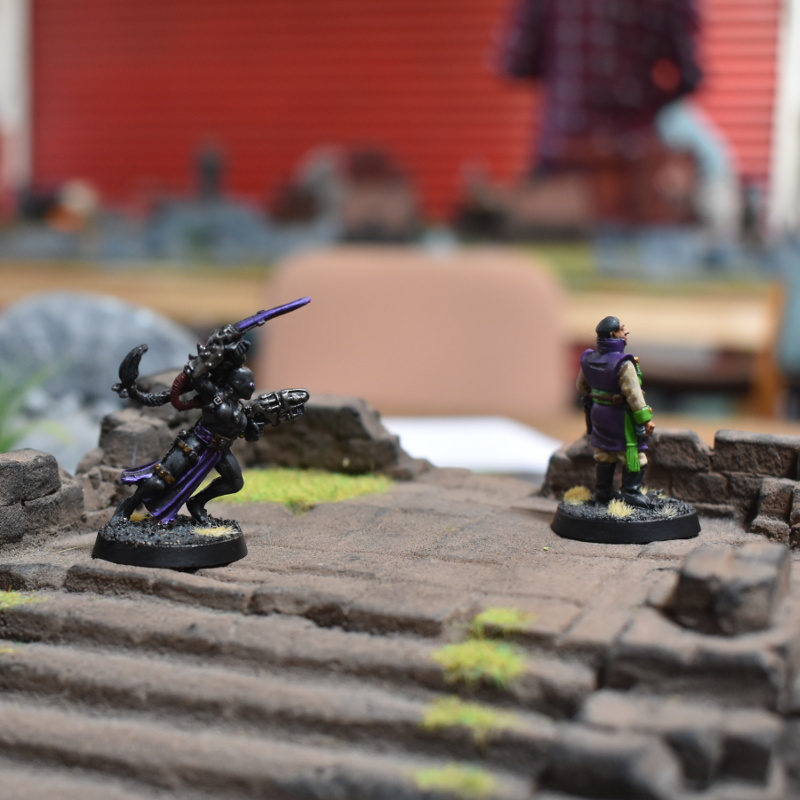 Callidus Assassin attacking an Imperial Noble