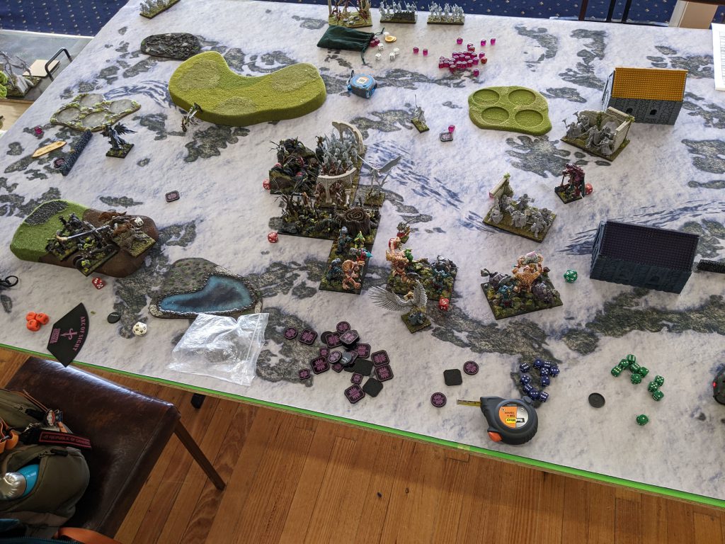 Bangstiks are hitting the Spearmen, Trolls are looking solid and Jullius at the bottom wondering where to charge. 