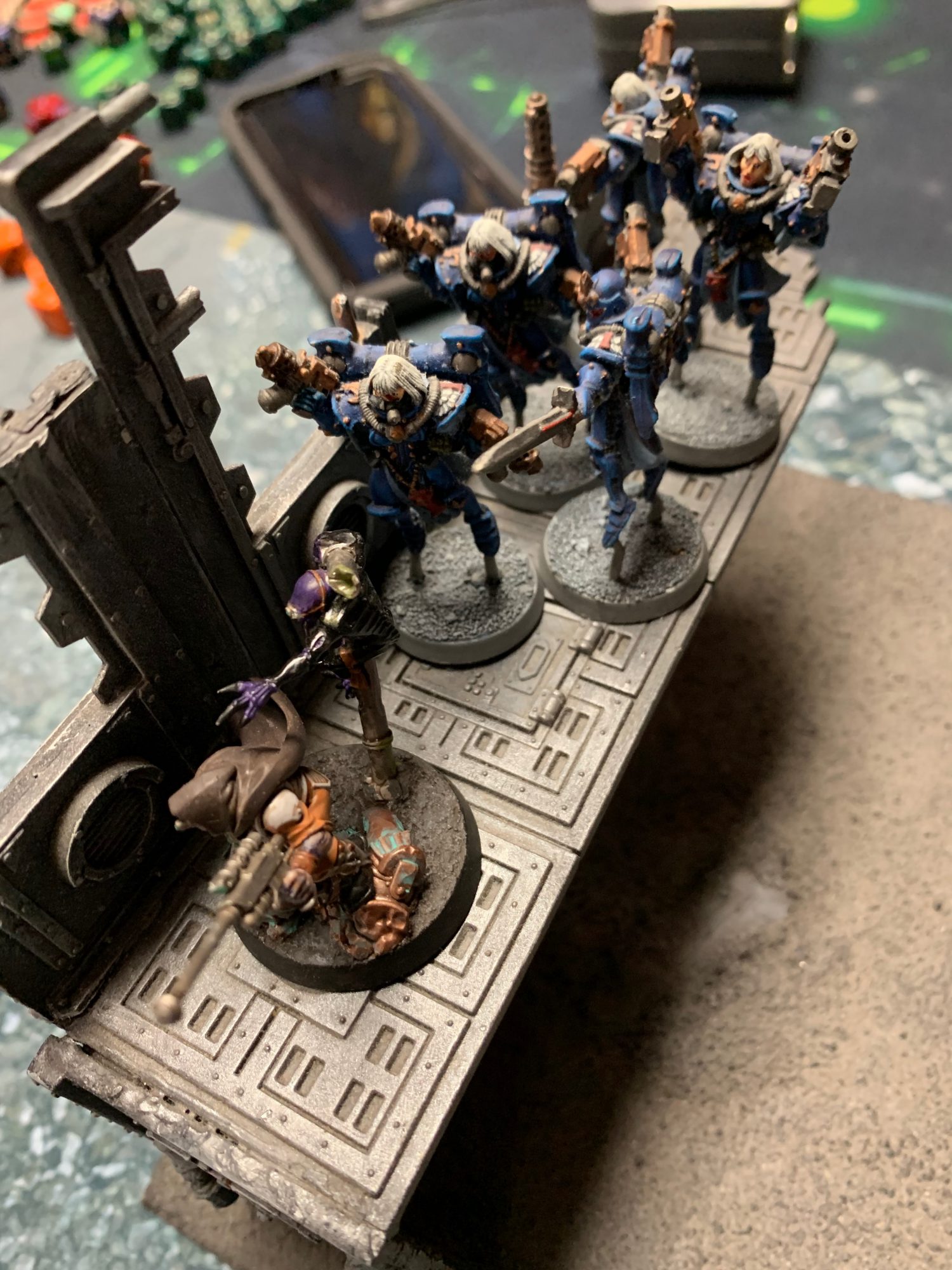 Seraphim attack a Genestealer Cult sniper