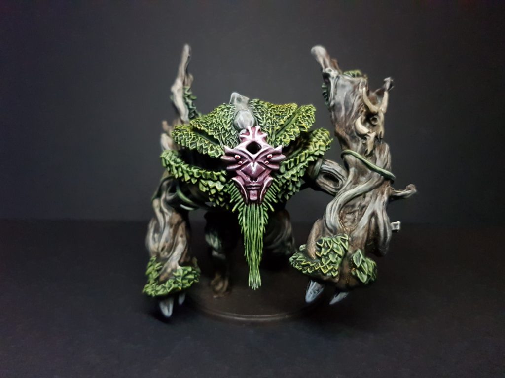 A Weaver Courts Crann Guardian, strutting towards the camera.